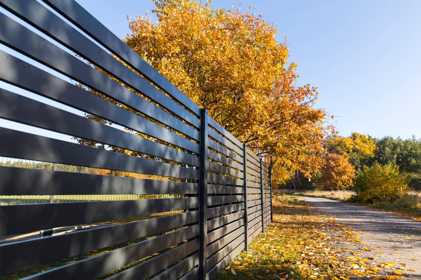 ALUMINUM FENCING 96"WX72"H IMAGE 1
